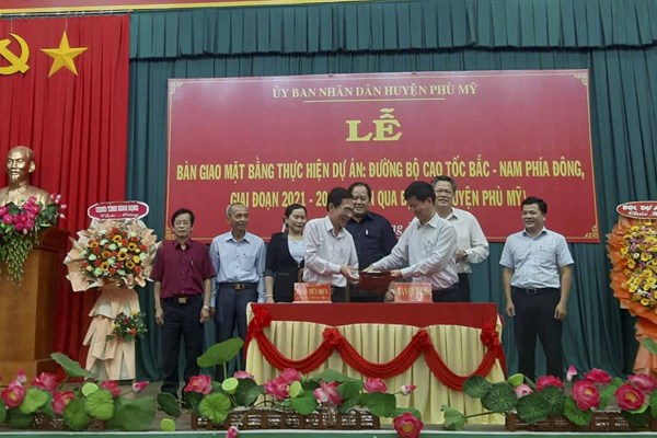 Bình Định: Bàn giao mặt bằng dự án cao tốc Bắc - Nam phía Đông huyện Phù Mỹ - Anh 2
