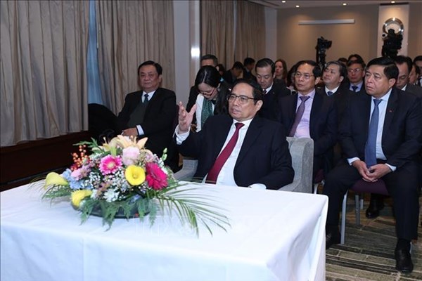 Thủ tướng tìm hiểu về mô hình quản lý, phát triển cảng Rotterdam - Anh 1