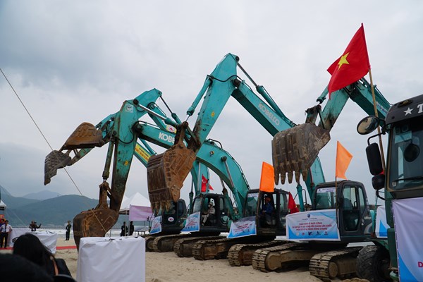 Chủ tịch nước dự Lễ khởi công dự án đầu tư xây dựng bến cảng Liên Chiểu - Anh 3