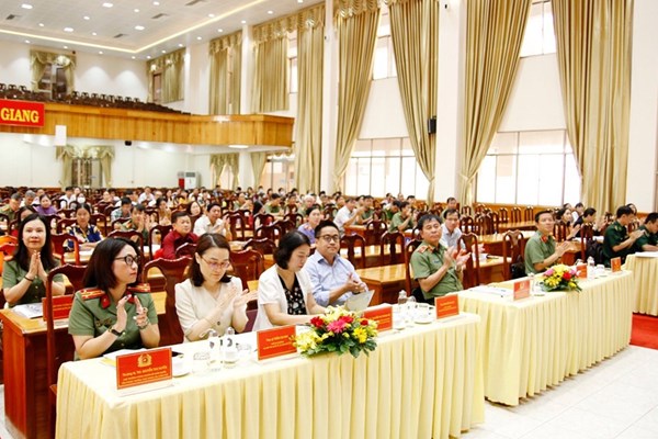 An Giang triển khai thực hiện đồng bộ và hiệu quả công tác nhân quyền - Anh 1