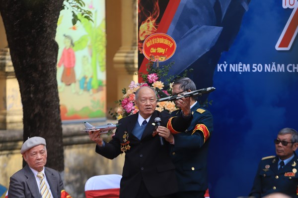 Cuộc gặp của những nhân chứng lịch sử “Từ mặt đất đến bầu trời” - Anh 5