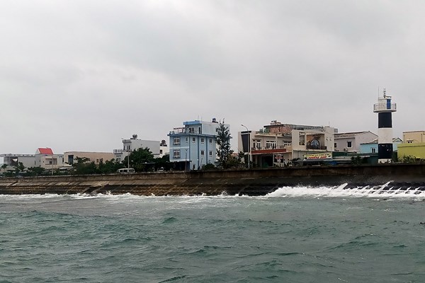 Huyện đảo Lý Sơn bị cô lập nhiều ngày liền do biển động - Anh 2