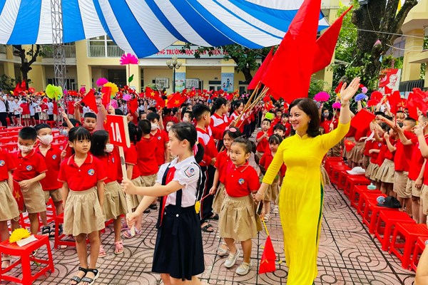 Đừng để giáo viên cô đơn khi ra trận - Anh 1