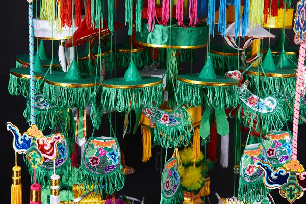 Triển lãm chuyển tải thông điệp nhận thức đúng đắn hơn về sử dụng đồ mã - Anh 5