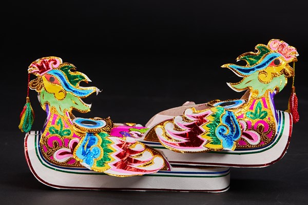 Triển lãm chuyển tải thông điệp nhận thức đúng đắn hơn về sử dụng đồ mã - Anh 1