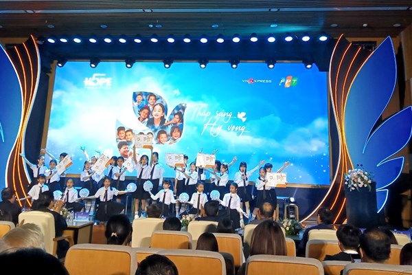 Quỹ Hy vọng tài trợ 157 tỉ đồng hỗ trợ các hoàn cảnh khó khăn và tạo động lực phát triển - Anh 2