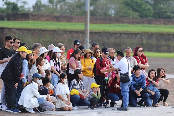 Du khách Thái Lan không mua vé vào tham quan Đại Nội Huế: Sở Du lịch nói gì? - Anh 1