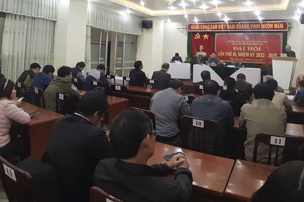 CLB Ảnh báo chí Bình Định: Sáng tác thực tế gắn kết các hoạt động thiện nguyện - Anh 1
