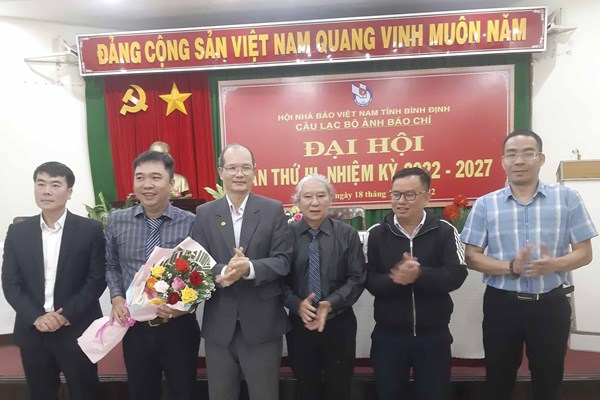 CLB Ảnh báo chí Bình Định: Sáng tác thực tế gắn kết các hoạt động thiện nguyện - Anh 2