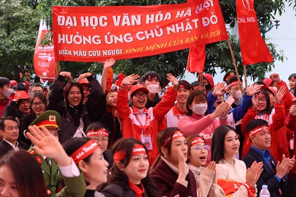 Sôi nổi ngày hội hiến máu nhân đạo Ngày Chủ nhật đỏ - Anh 1