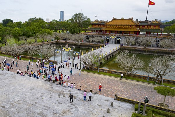 Chính sách và nguồn lực cho bảo tồn và phát huy giá trị văn hóa Huế - Anh 1