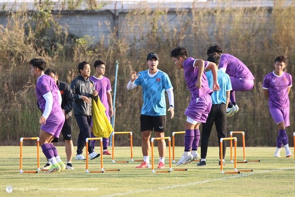 Tuyển Việt Nam tích cực tập luyện, chuẩn bị cho trận đấu với Lào - Anh 2