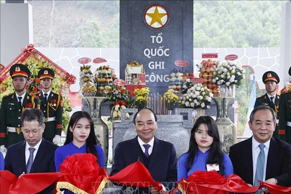 Chủ tịch nước dự Lễ khánh thành Khu tưởng niệm Hòn Tàu - Đèo Le - Anh 1