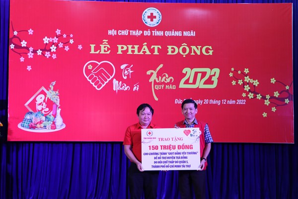 Quảng Ngãi tiếp nhận hơn 4,1 tỉ đồng ủng hộ “Tết Nhân ái” - Anh 1