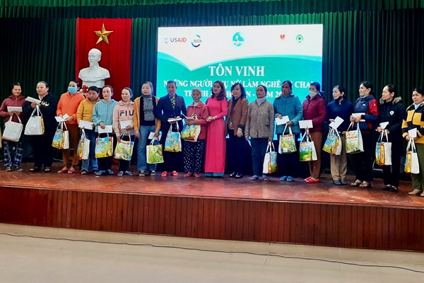 Hội An: Tôn vinh những người phụ nữ làm nghề ve chai - Anh 3