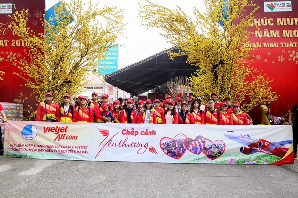 Vietjet có hai chuyến bay miễn phí đưa công nhân về quê ăn Tết - Anh 2