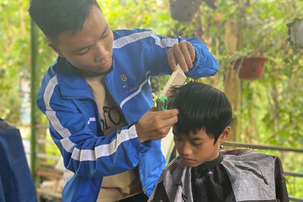 “Sưởi ấm” mùa đông cho trẻ em vùng cao - Anh 2