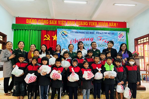 “Sưởi ấm” mùa đông cho trẻ em vùng cao - Anh 4