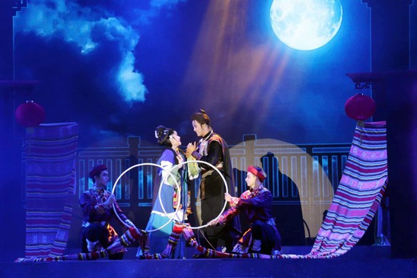 Sân khấu truyền thống nhộn nhịp mùa cuối năm - Anh 1