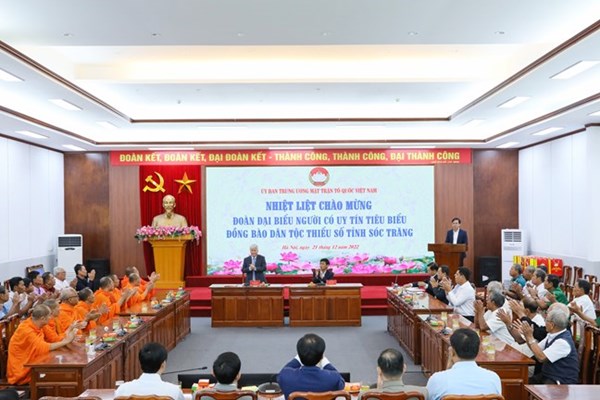 Phát huy vai trò của người có uy tín tại địa phương - Anh 1