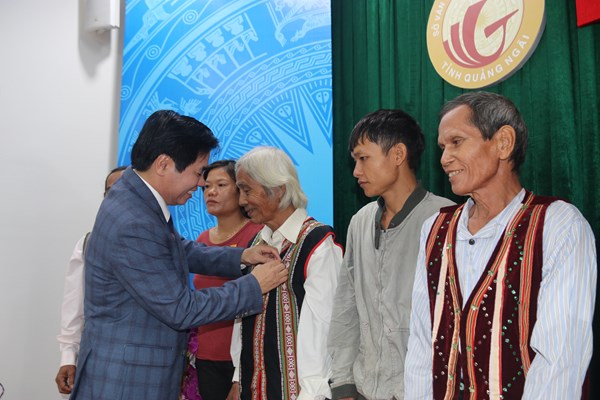 Quảng Ngãi: Trao tặng danh hiệu Nghệ nhân nhân dân, Nghệ nhân ưu tú lĩnh vực di sản văn hóa phi vật thể - Anh 1
