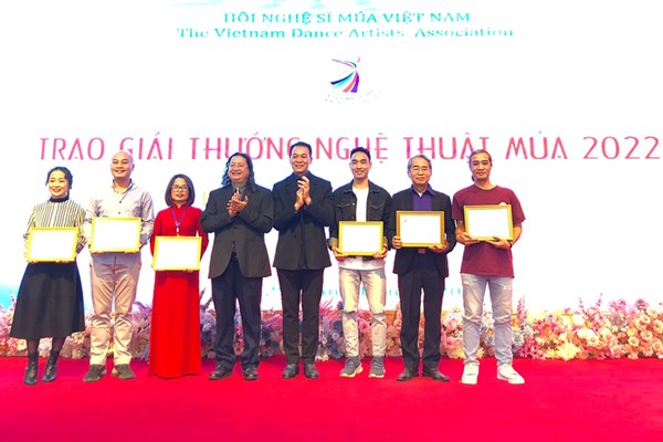 Trao giải thưởng cho các tác giả có tác phẩm múa xuất sắc năm 2022 - Anh 1