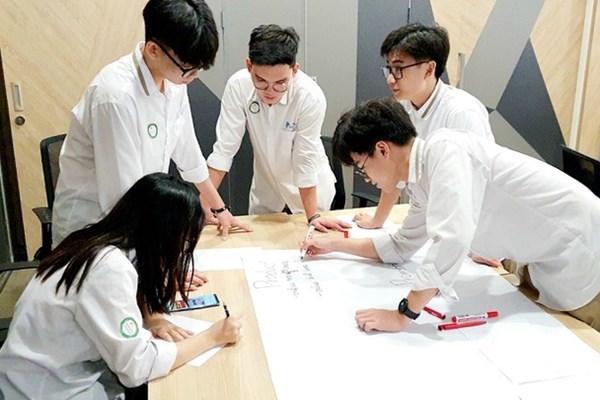 Giải quyết thế nào cho học sinh lớp 10 lựa chọn sai tổ hợp? - Anh 1