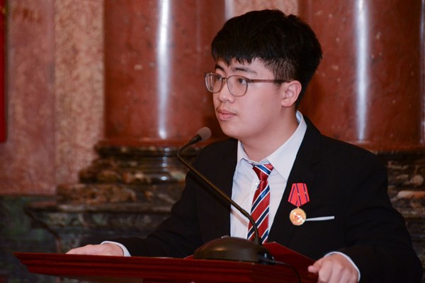 Chủ tịch nước gặp mặt, biểu dương học sinh đoạt giải Olympic và KHKT quốc tế năm 2022 - Anh 4