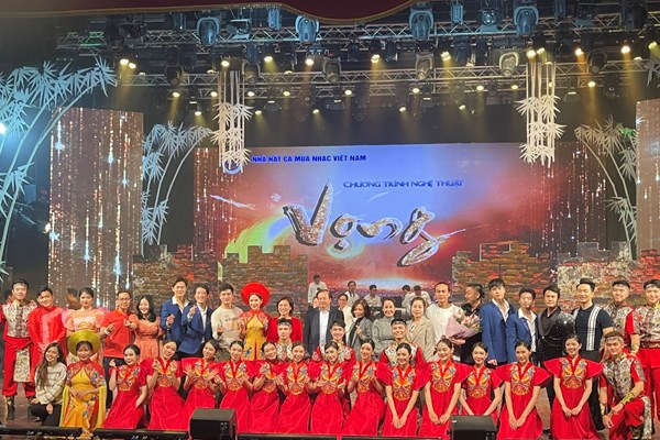 Chương trình nghệ thuật “Vọng”: Tái hiện lịch sử bằng âm hưởng dân gian và nhạc đương đại - Anh 1