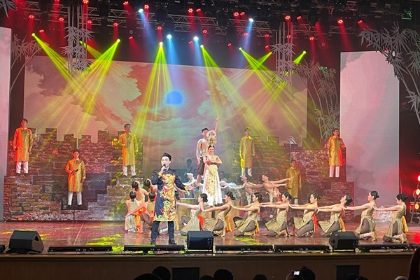 Chương trình nghệ thuật “Vọng”: Tái hiện lịch sử bằng âm hưởng dân gian và nhạc đương đại - Anh 8