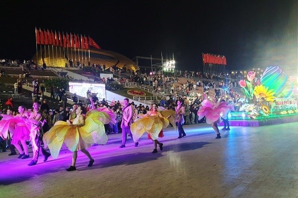 Lễ hội đường phố Carnaval lần đầu tiên tại Đà Lạt - Anh 1