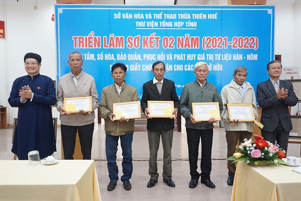 Triển lãm hơn 120 sắc phong, bằng cấp, văn bản Hán - Nôm quý - Anh 2