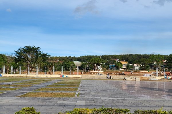 Huyện Đăk Tô (Kon Tum): Nhiều hộ dân tự nguyện hiến đất mở đường để mở rộng không gian đô thị - Anh 3