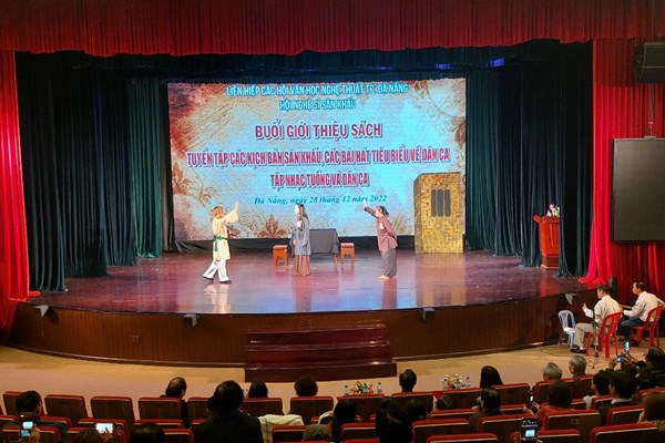 Đà Nẵng: Tăng cường giới thiệu nghệ thuật dân ca đến công chúng - Anh 2