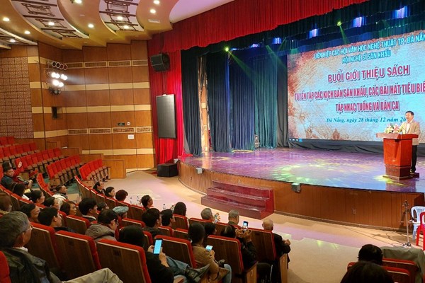 Đà Nẵng: Tăng cường giới thiệu nghệ thuật dân ca đến công chúng - Anh 1