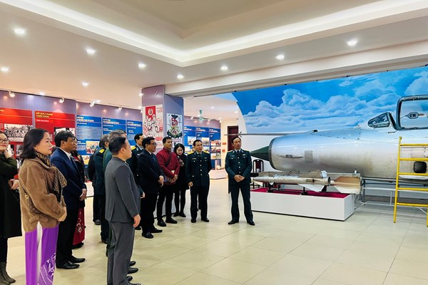 Biểu dương các tập thể, cá nhân bảo vệ và phát huy di tích, địa điểm lưu niệm liên quan đến Chiến thắng “Hà Nội – Điện Biên Phủ trên không” - Anh 1