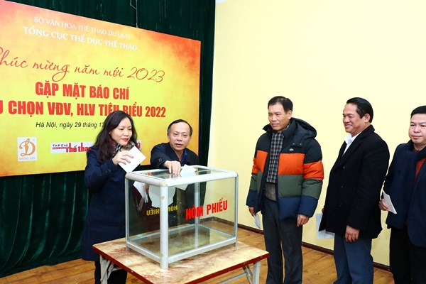 Nguyễn Thị Oanh dẫn đầu danh sách VĐV tiêu biểu của Thể thao Việt Nam 2022 - Anh 2