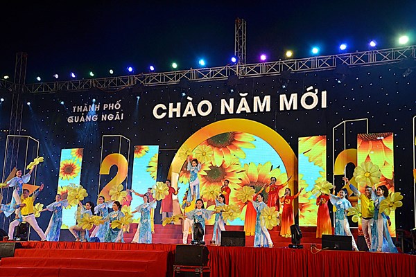 TP Quảng Ngãi: Chương trình nghệ thuật đặc sắc “Chào năm mới 2023” - Anh 2