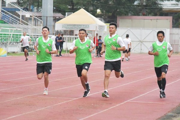 100% trọng tài, trợ lý vượt qua cuộc kiểm tra thể lực cho mùa giải mới - Anh 2