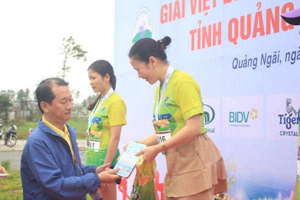 Quảng Ngãi: Giải việt dã “Bước chạy chào xuân 2023” - Anh 2