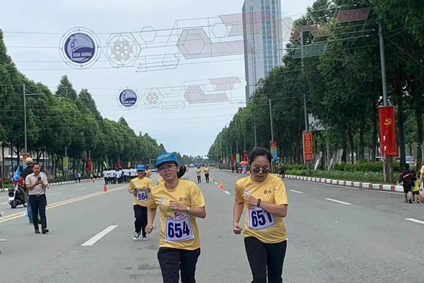Bình Dương: Sôi động giải chạy Việt dã chào đón năm mới - Anh 2
