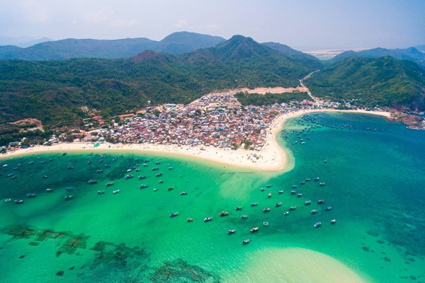 Bình Định: Bứt phá để trở thành điểm du lịch biển sang trọng - Anh 1
