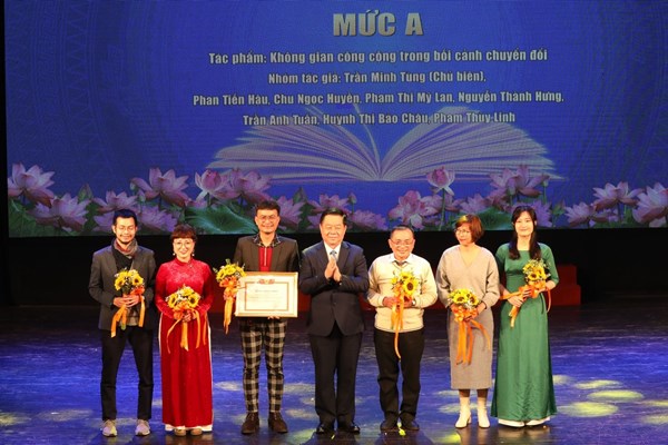 Trao Tặng thưởng các tác phẩm lý luận, phê bình văn học nghệ thuật xuất bản năm 2021: Định vị đúng vai trò của lý luận, phê bình văn học - nghệ thuật - Anh 1