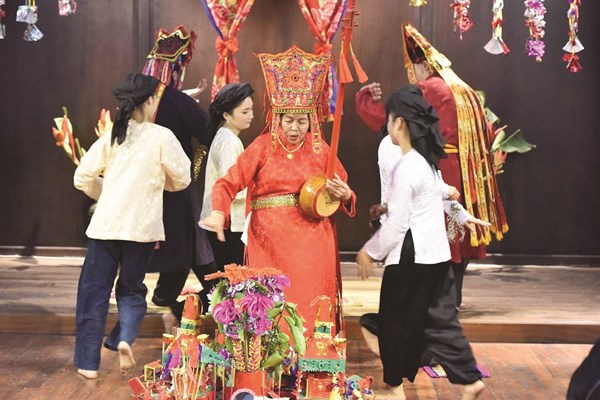 Chế độ đối với Nghệ nhân Nhân dân, Nghệ nhân Ưu tú: Nỗi niềm sau danh hiệu - Anh 1