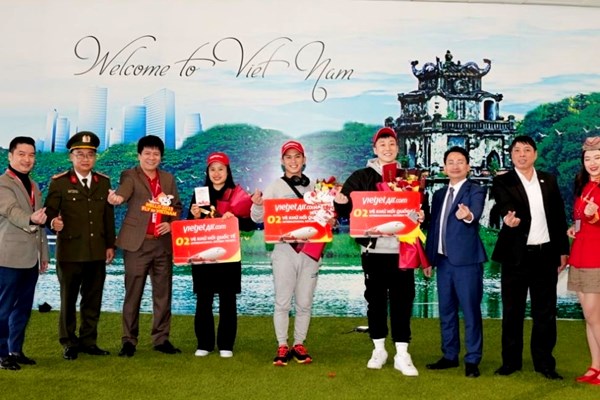 208 nghìn lượt du khách tới Hà Nội 3 ngày đầu năm mới 2023 - Anh 1