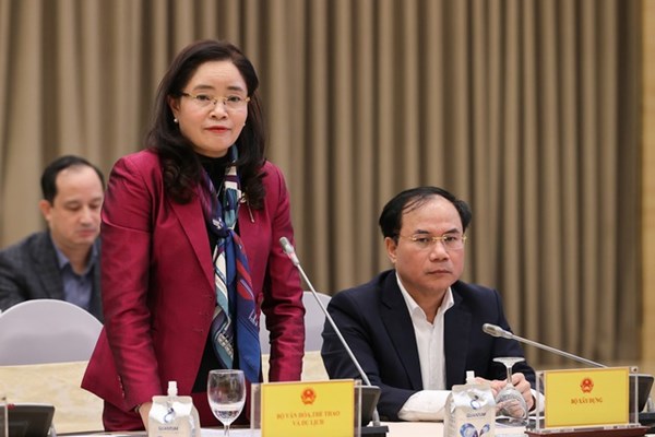 Thứ trưởng Trịnh Thị Thuỷ: Tuyên truyền để mọi người dân nhận thức được giá trị văn hóa của việc tặng quà Tết - Anh 2