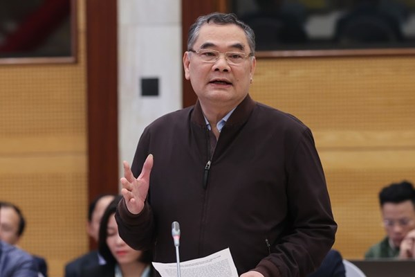 Có giám đốc trung tâm đăng kiểm xe cơ giới còn không đọc thông, viết thạo - Anh 1