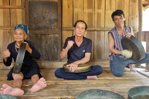 Chung tay bảo tồn di sản chiêng Ba - Anh 1