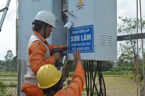 Hồi âm bài “Bình Định: Xã đạt chuẩn nông thôn mới, dân vẫn phải dùng trụ điện tạm bợ”: Đã có hệ thống điện an toàn trước Tết Nguyên đán - Anh 1