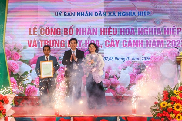 Công nhận nhãn hiệu “Hoa Nghĩa Hiệp” ở làng hoa cúc Tết lớn nhất miền Trung - Anh 1